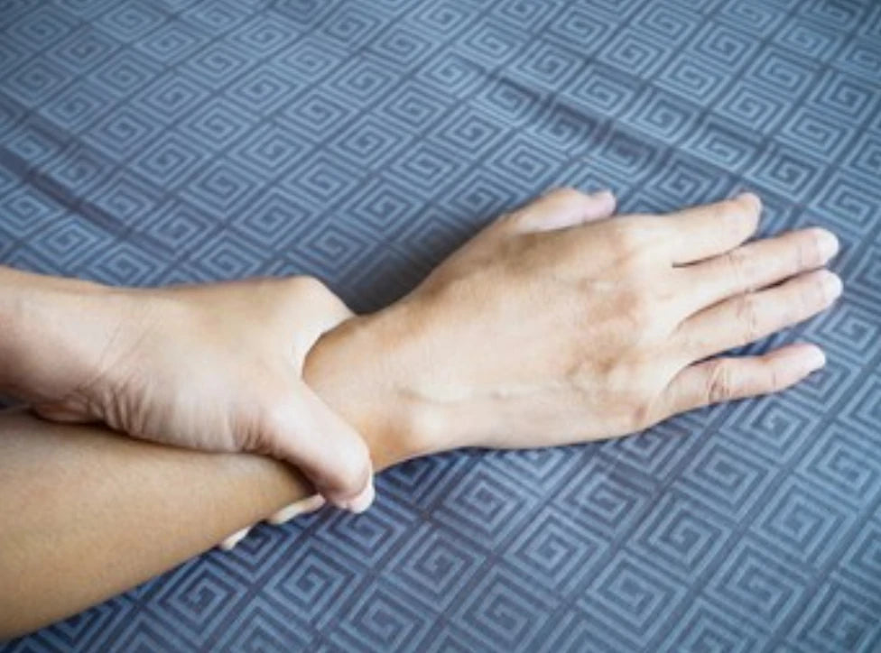 exercise to move pinky independently of ring finger